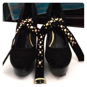 Shoe dazzle heels